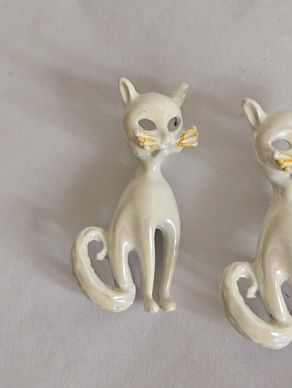 Vintage MCM Iridescent White Enamel Cat Brooch Pin Pair 1970s Scatter Set 1.5